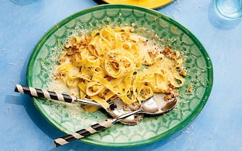 Tagliatelle with lemon, cream and walnuts recipe